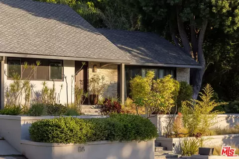 1646 San Ysidro Dr, Beverly Hills, CA 90210