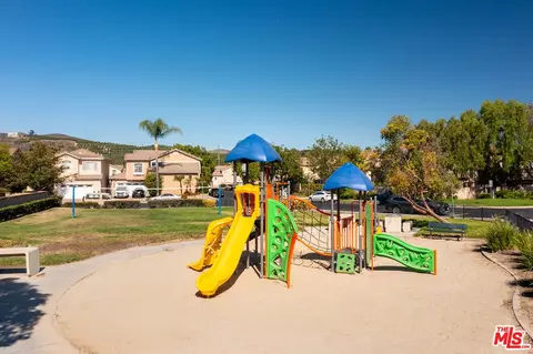 View/Area - 24 Skyflower Ln, Simi Valley, CA 93065 photo 1 of 3