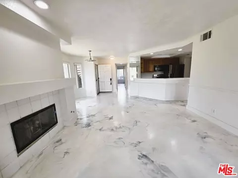 Living - 5976 Paseo Encantada, Camarillo, CA 93012 photo 2 of 6