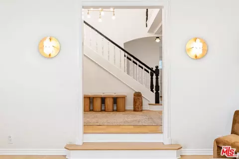 628 N Sierra Dr, Beverly Hills, CA 90210