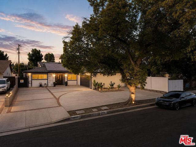 15829 Tupper St, North Hills, CA 91343