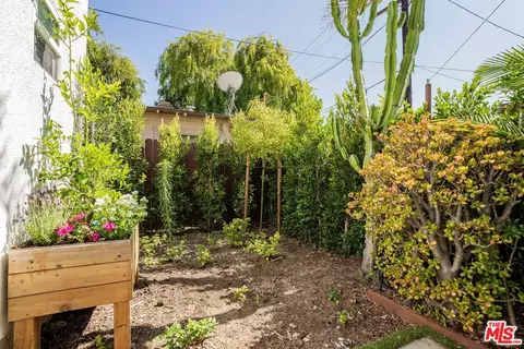 Exterior - 239 N Everett St, Glendale, CA 91206 photo 9 of 11