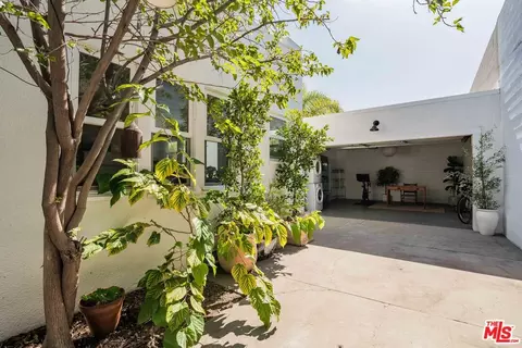 Exterior - 239 N Everett St, Glendale, CA 91206 photo 10 of 11