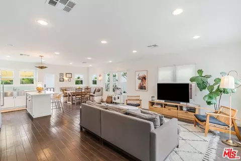Other - 239 N Everett St, Glendale, CA 91206 photo 1 of 3