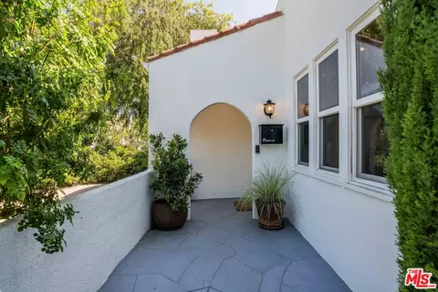 Exterior - 239 N Everett St, Glendale, CA 91206 photo 2 of 11