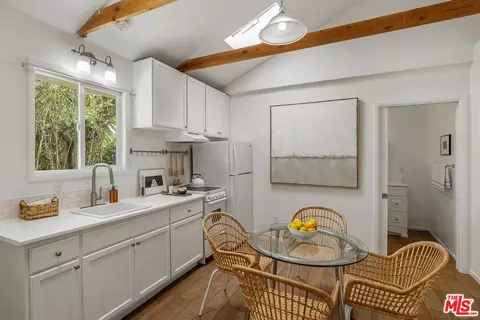 Kitchen - 1955 Windover Rd, Pasadena, CA 91107 photo 4 of 4