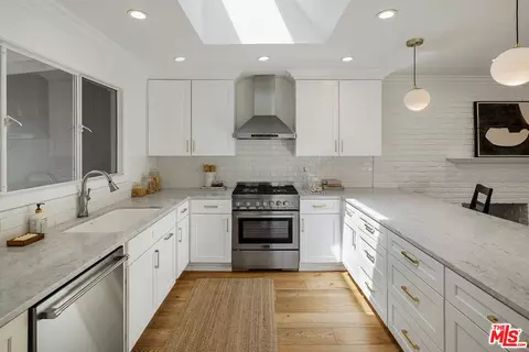 Kitchen - 1955 Windover Rd, Pasadena, CA 91107 photo 2 of 4