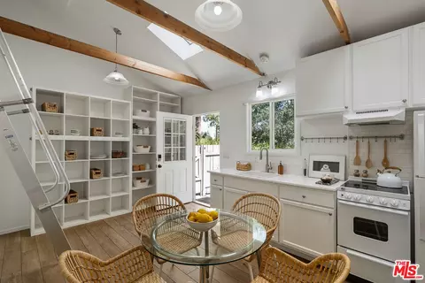 Kitchen - 1955 Windover Rd, Pasadena, CA 91107 photo 3 of 4