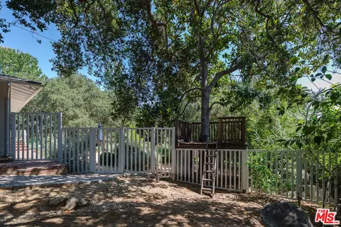 Exterior - 1955 Windover Rd, Pasadena, CA 91107 photo 15 of 27