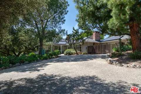 Exterior - 1955 Windover Rd, Pasadena, CA 91107 photo 6 of 27