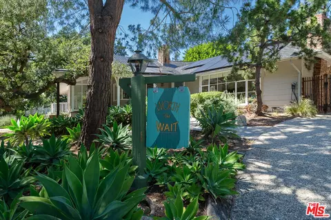 Exterior - 1955 Windover Rd, Pasadena, CA 91107 photo 5 of 27