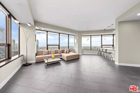 1100 Wilshire Blvd #2411, Los Angeles, CA 90017