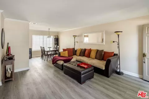 Living - 154 N Meridith Ave #7, Pasadena, CA 91106 photo 1 of 1