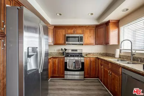 Kitchen - 154 N Meridith Ave #7, Pasadena, CA 91106 photo 1 of 1
