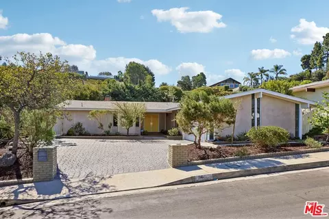 3000 Dona Emilia Dr, Studio City, CA 91604