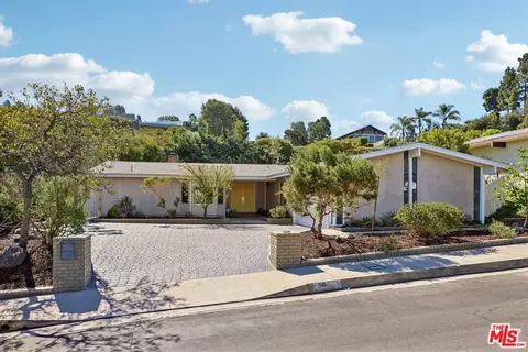 3000 Dona Emilia Dr, Studio City, CA 91604