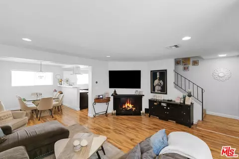 18550 Hatteras St #100, Tarzana, CA 91356