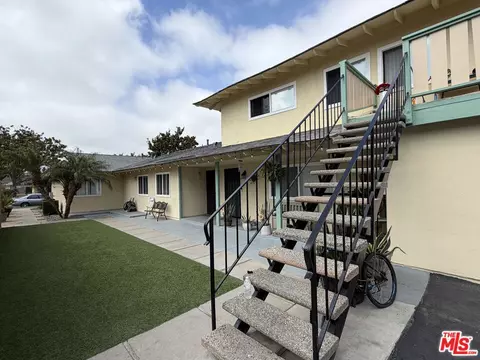 7571 Amazon Dr, Huntington Beach, CA 92647