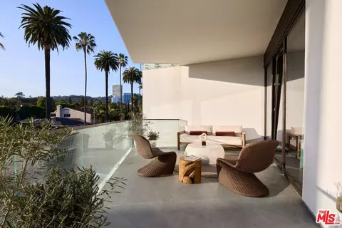 702 N Doheny Dr #301, West Hollywood, CA 90069