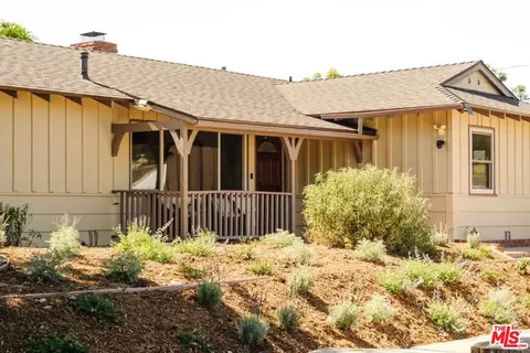 22103 Del Valle St, Woodland Hills, CA 91364