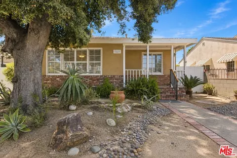 2221 N Valley St, Burbank, CA 91505