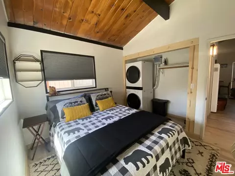 Bedroom - 972 Pinon Ln, Big Bear City, CA 92314 photo 2 of 5