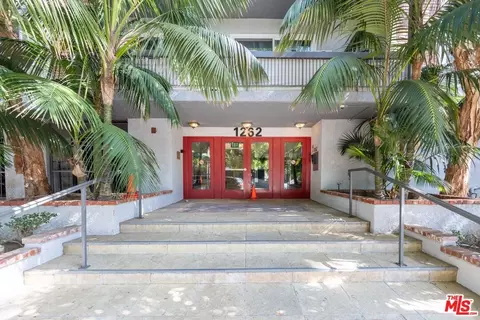 1262 S Barrington Ave #204, Los Angeles, CA 90025