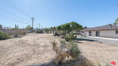 Exterior - 8395 Keats Ave, Yucca Valley, CA 92284 photo 3 of 5