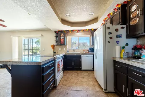 Kitchen - 8395 Keats Ave, Yucca Valley, CA 92284 photo 2 of 3