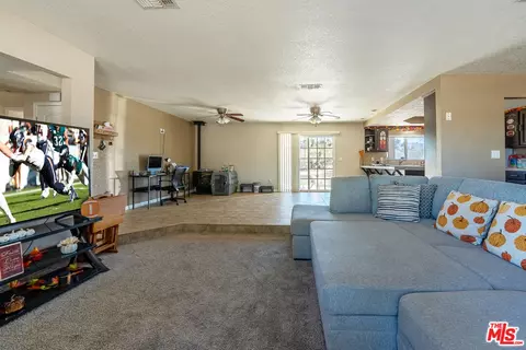 Living - 8395 Keats Ave, Yucca Valley, CA 92284 photo 1 of 2