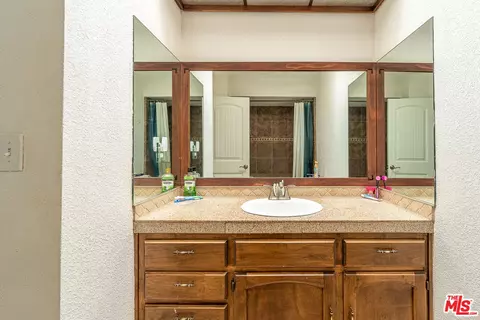 Bath - 8395 Keats Ave, Yucca Valley, CA 92284 photo 3 of 5
