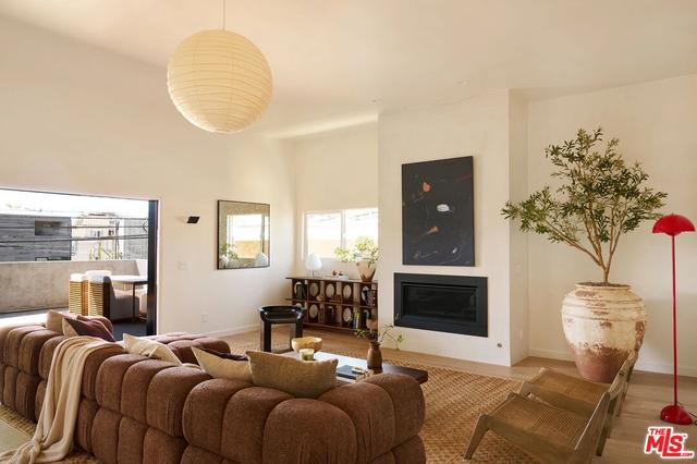 2411 Abbot Kinney Blvd, Venice, CA 90291