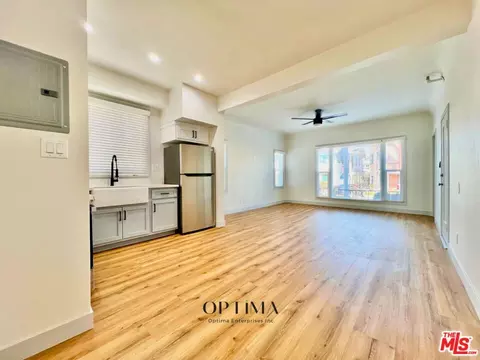 Living - 1152 E 1st St, Long Beach, CA 90802 photo 2 of 3