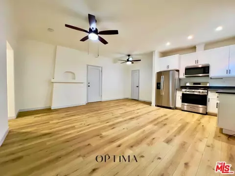 Living - 1152 E 1st St, Long Beach, CA 90802 photo 1 of 3