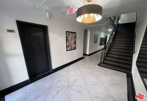Entry Way - 1152 E 1st St, Long Beach, CA 90802 photo 4 of 4
