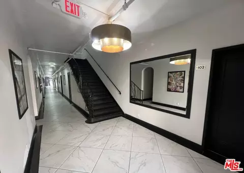 Entry Way - 1152 E 1st St, Long Beach, CA 90802 photo 3 of 4