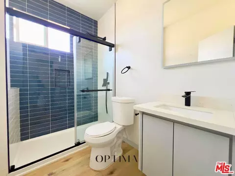 Bath - 1152 E 1st St, Long Beach, CA 90802 photo 2 of 3