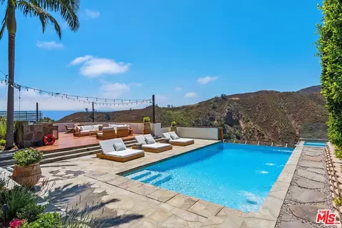 1535 Umeo Rd, Pacific Palisades, CA 90272