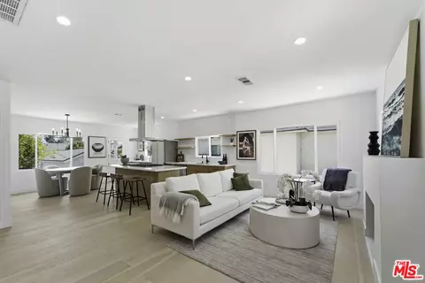 6018 S Harcourt Ave, Los Angeles, CA 90043
