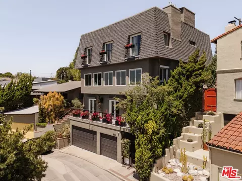 3823 Franklin Ave, Los Angeles, CA 90027