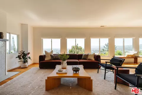 3823 Franklin Ave, Los Angeles, CA 90027