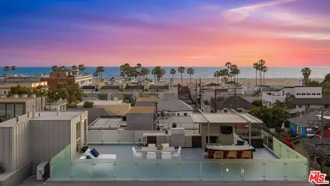49 Brooks Ave, Venice, CA 90291
