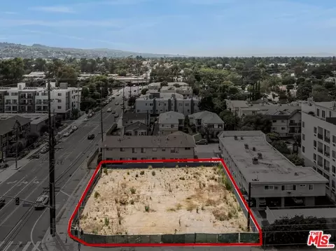 11003 Moorpark St, Los Angeles, CA 91602