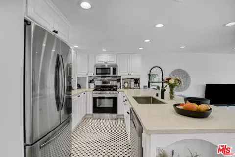 Kitchen - 4112 Vanetta Pl, Studio City, CA 91604 photo 2 of 4