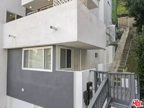 Exterior - 4112 Vanetta Pl, Studio City, CA 91604 photo 4 of 7