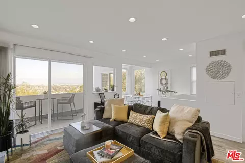 Living - 4112 Vanetta Pl, Studio City, CA 91604 photo 2 of 2