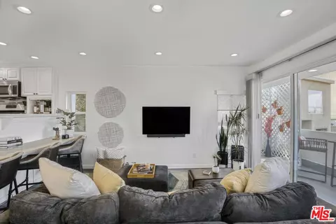 Living - 4112 Vanetta Pl, Studio City, CA 91604 photo 1 of 2