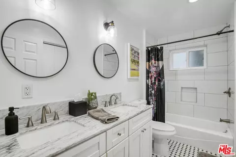 Bath - 4112 Vanetta Pl, Studio City, CA 91604 photo 5 of 6