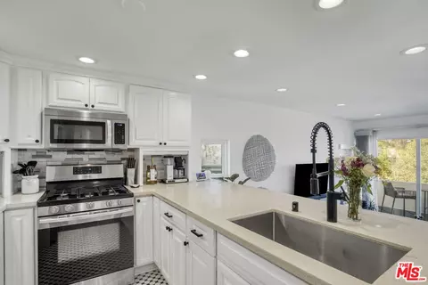 4112 Vanetta Pl, Studio City, CA 91604