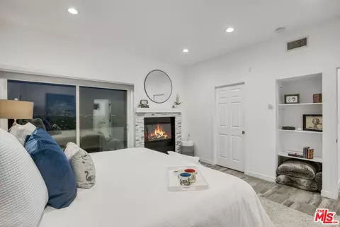 Bedroom - 4112 Vanetta Pl, Studio City, CA 91604 photo 2 of 5